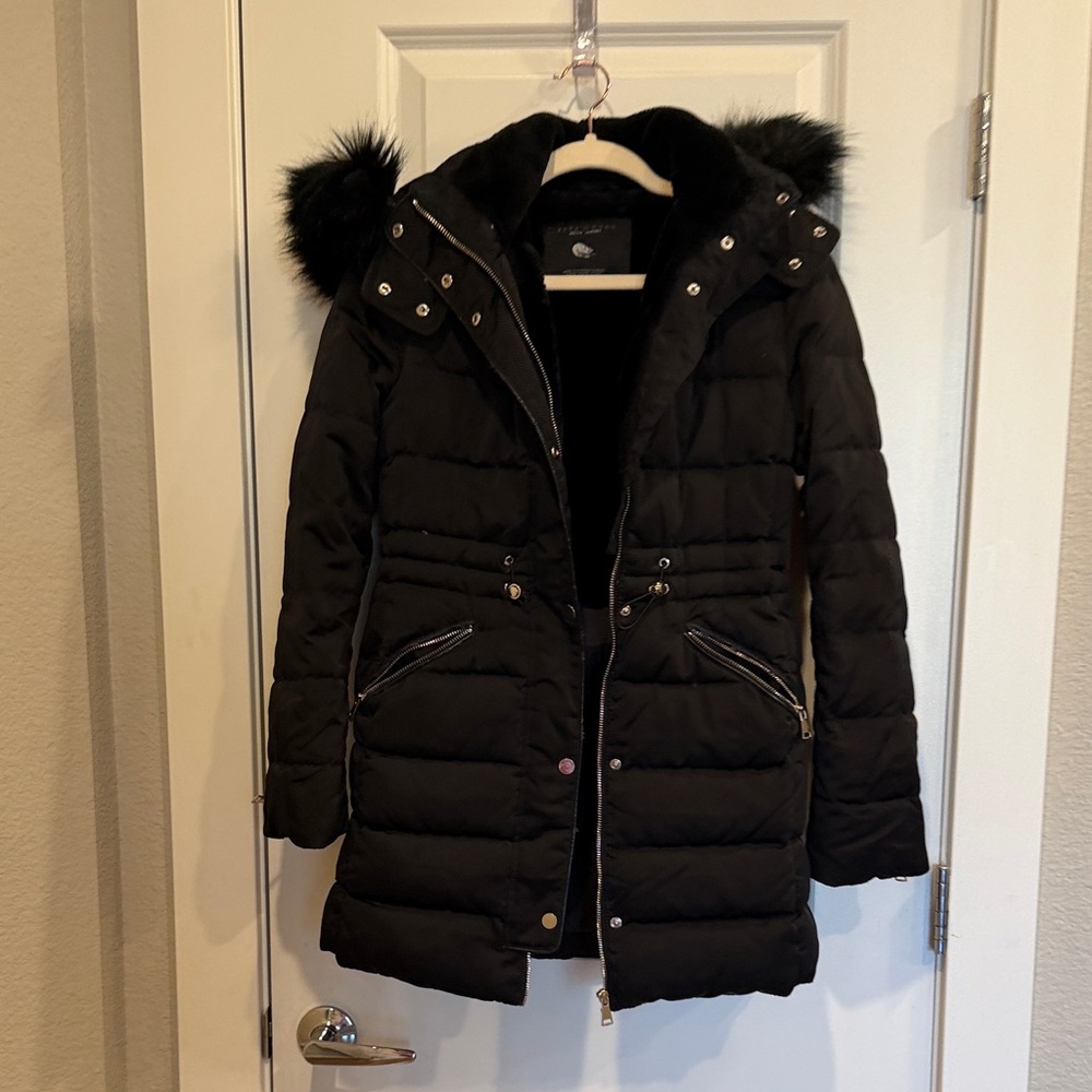 Zara Women's Black Puffer Coat with Faux Fur Trim